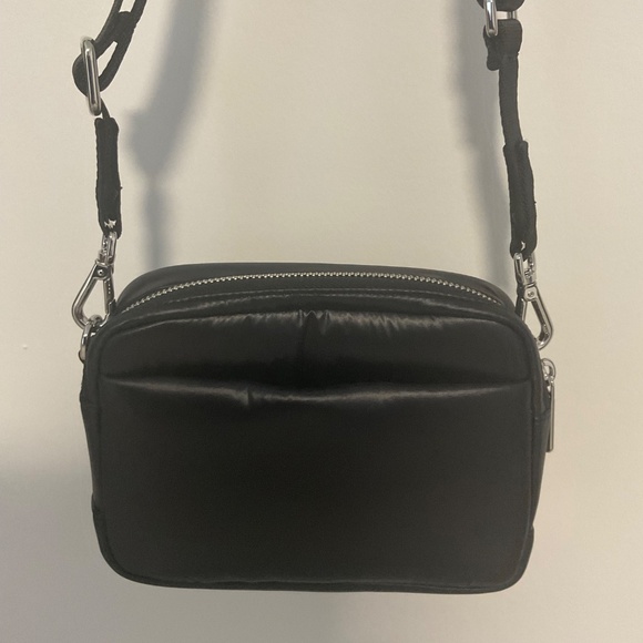 Lululemon Everywhere Crossbody Bag 2L - Wunder Puff Black - Picture 3 of 5